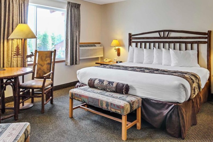 Yellowstone Kelly Inn — , 