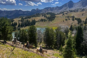 Fall Horse Riding Trips in Yellowstone