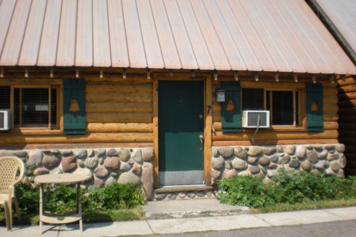 Yellowstone Inn — , 