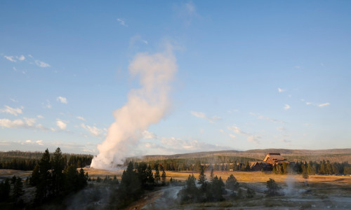 Old Faithful Inn & Geyser